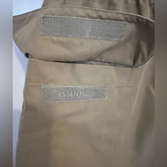 Tan essentials skirt with big front pockets, size medium - Picture 4 of 8